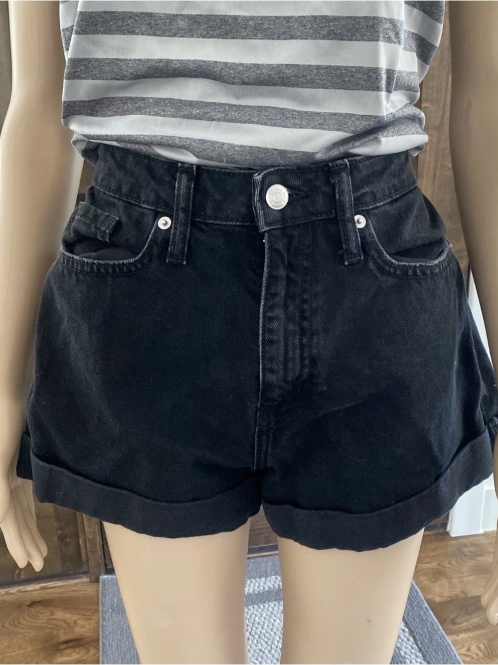 wild fable Black Super High-Rise Rolled Cuff mom Jean Shorts Size 4- 004